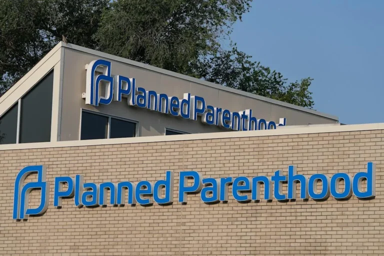 20 estados demandan a Trump por Planned Parenthood