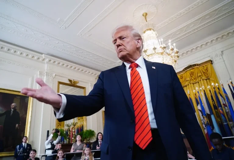 Denuncian a Trump por negar asesoría legal