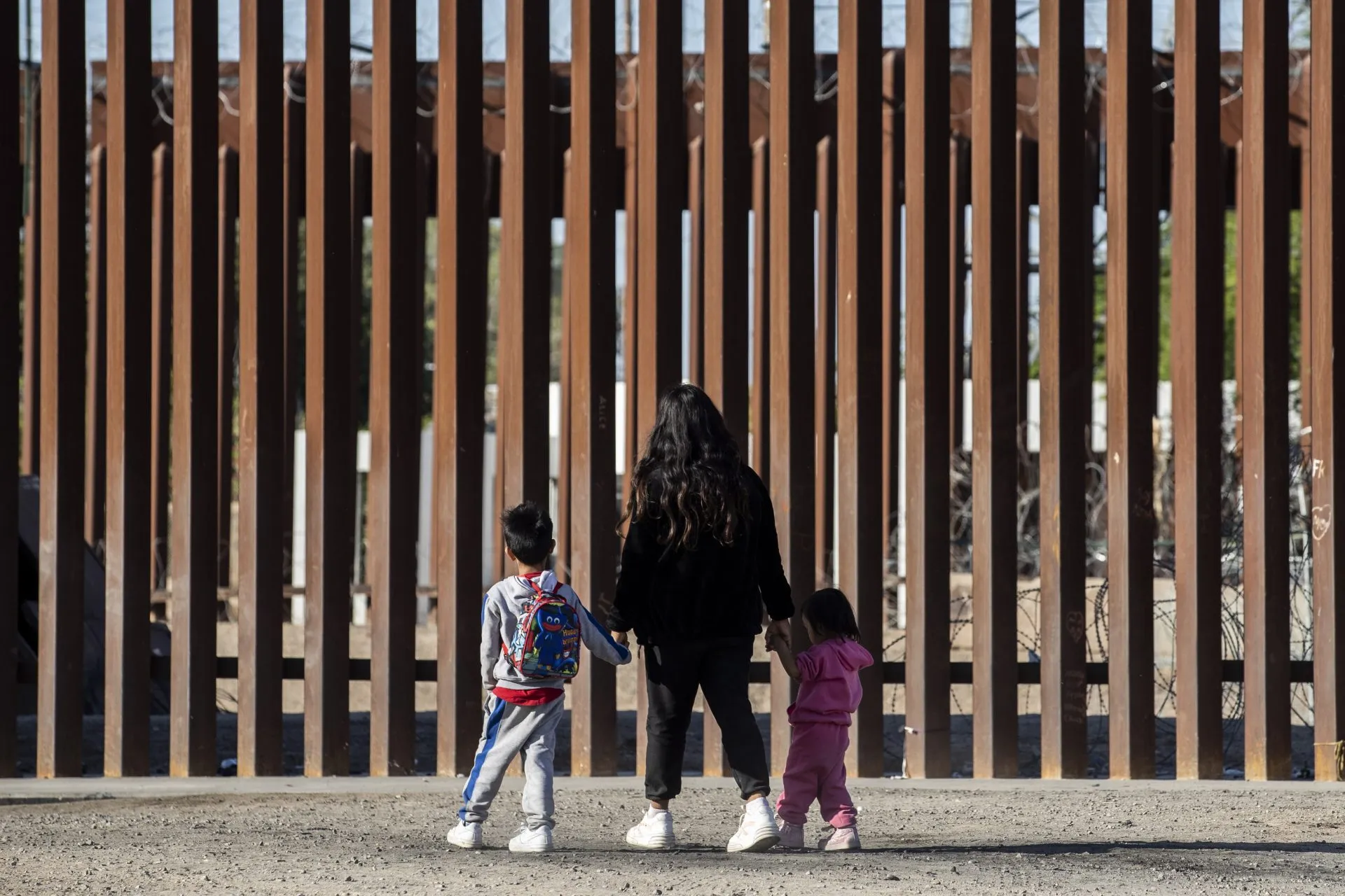 Expulsan a niños migrantes del programa