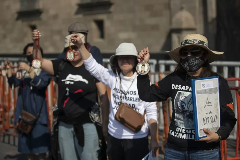 Familia se autodeportó a México