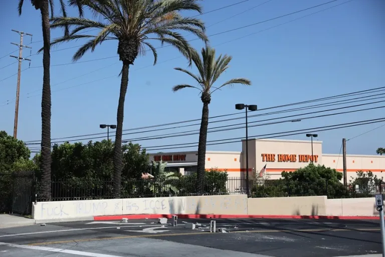 ¿Home Depot colabora con ICE? Esto dicen Trump y la empresa