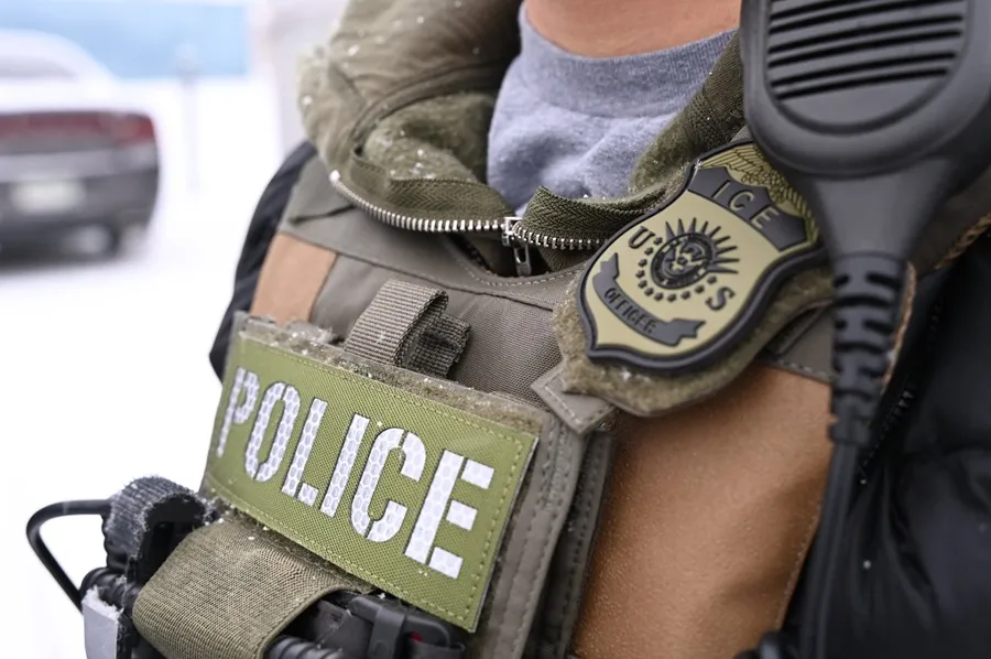 ICE exige datos de inquilinos migrantes