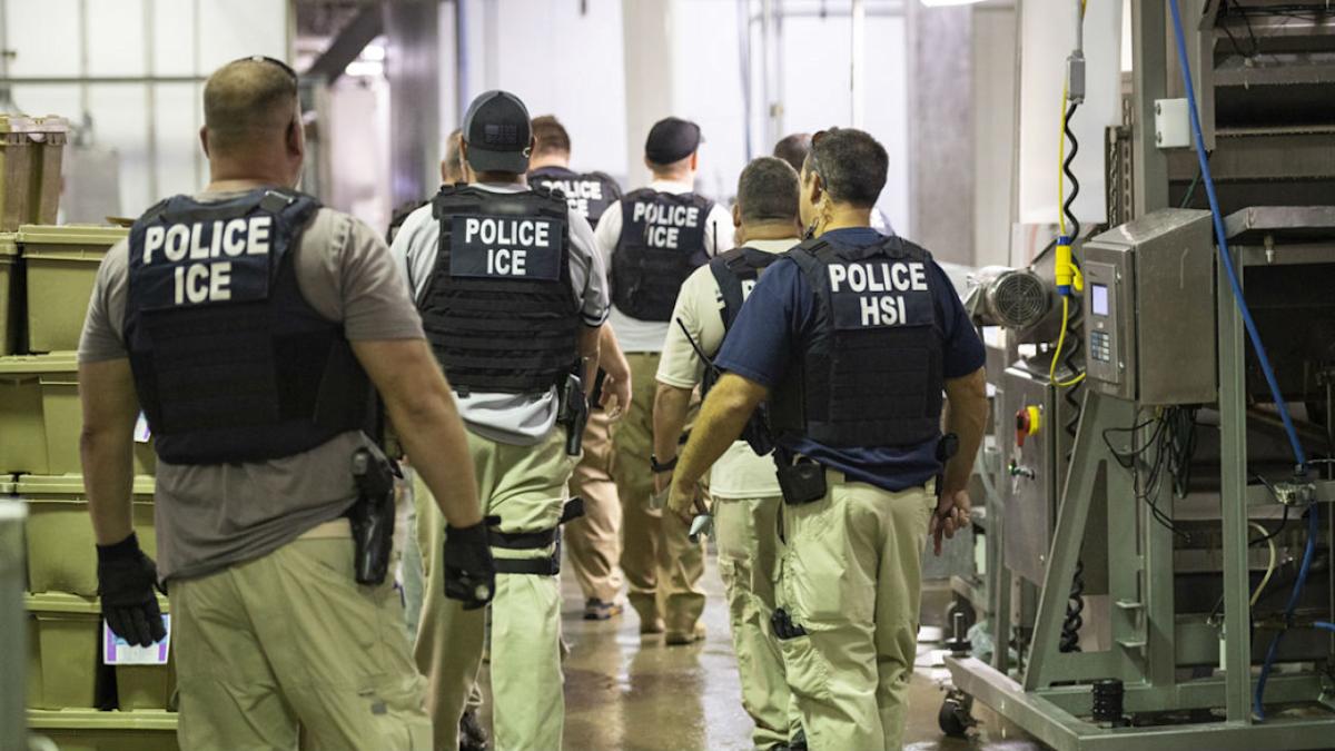 ICE lanza campaña para reclutar agentes