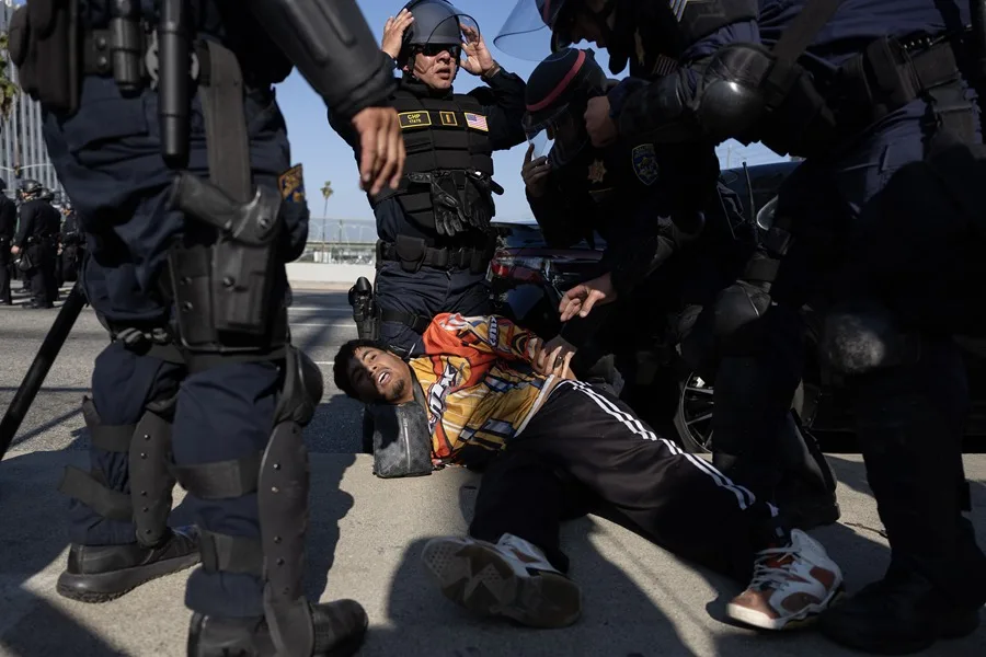 Los Ángeles ofrece dinero a detenidos por ICE