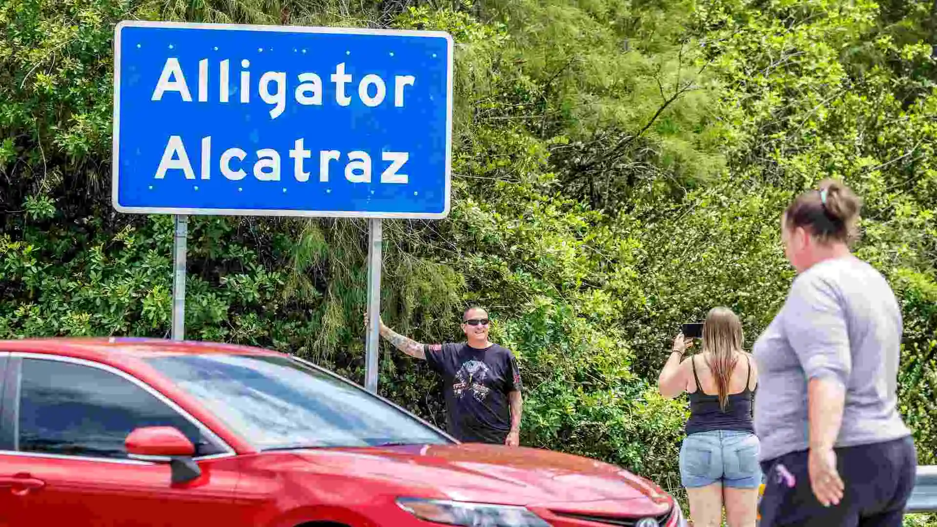 México ayuda a hermanos detenidos en Alligator Alcatraz