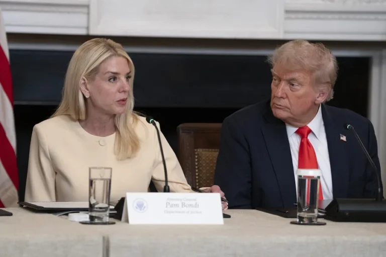 Pam Bondi informó a Trump