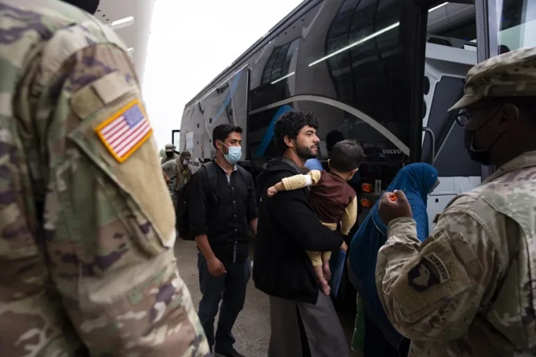 Por esta razón Trump no podrá quitar protección a afganos