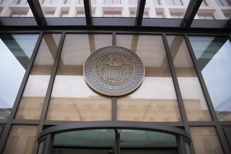 El Tesoro pide "revisión exhaustiva" de la Fed: ¿qué significa?