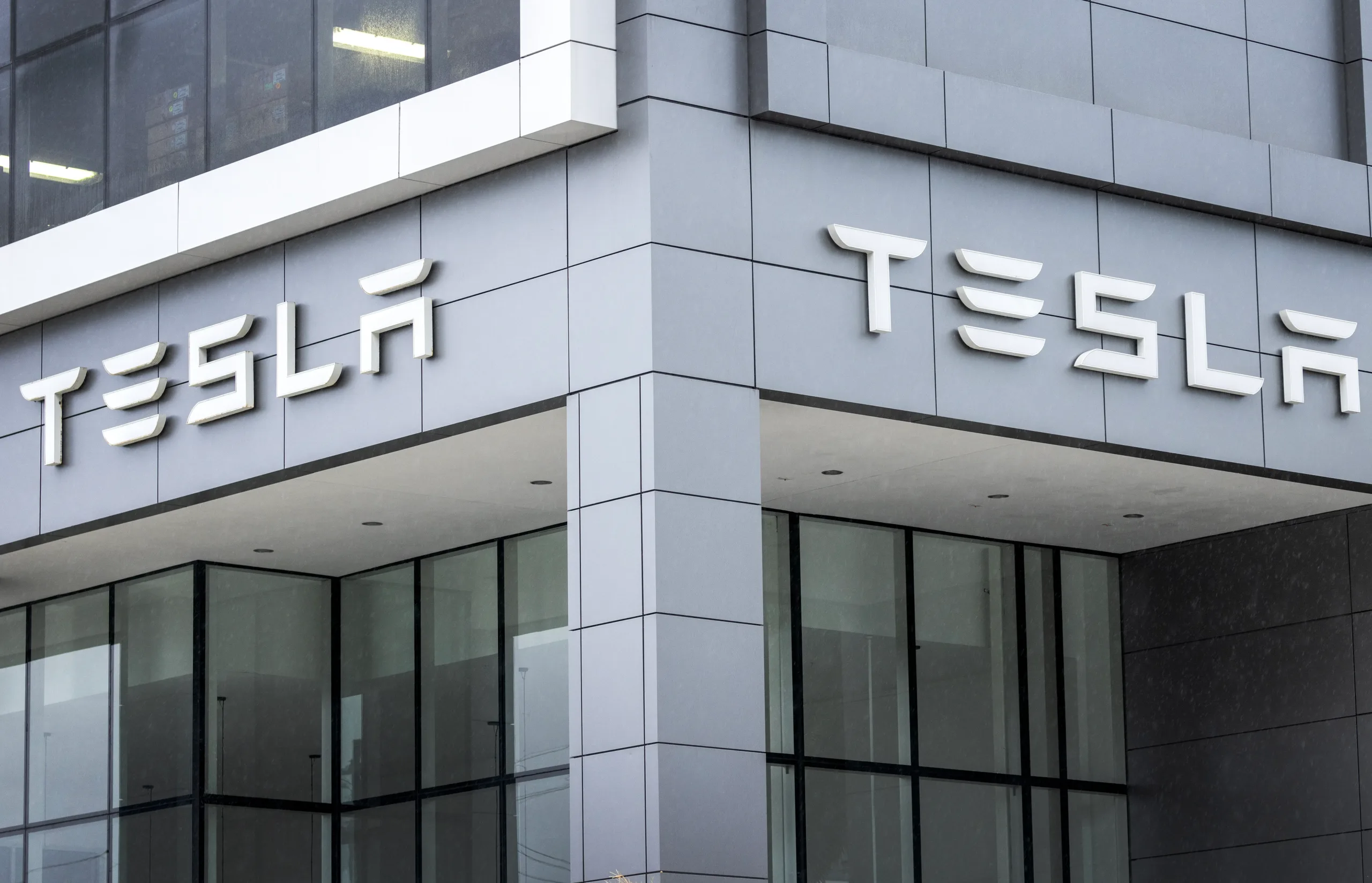 Tesla cae casi 7% en Wall Street