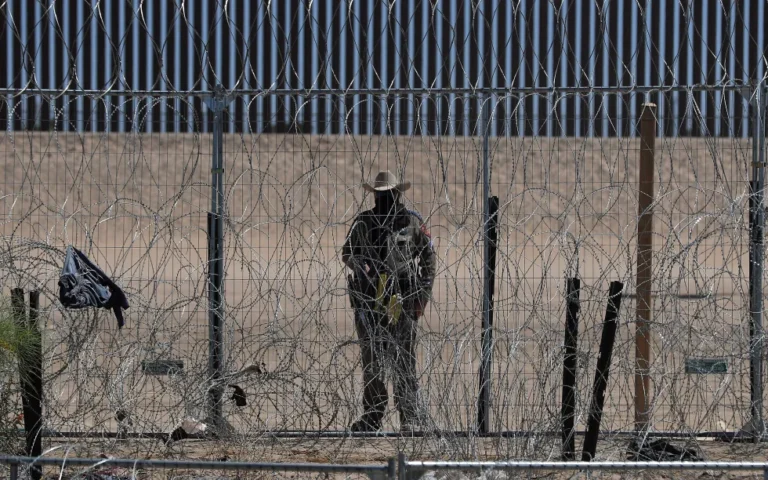 Texas abrirá otro centro para inmigrantes