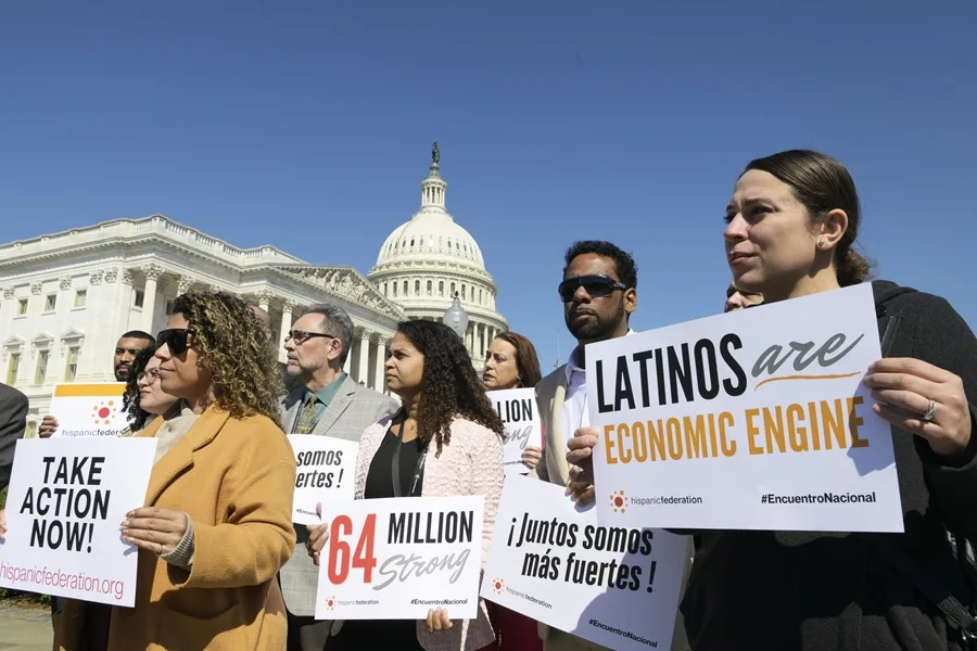 ¿Cómo afectará el nuevo proyecto de ley del Congreso a la comunidad latina?