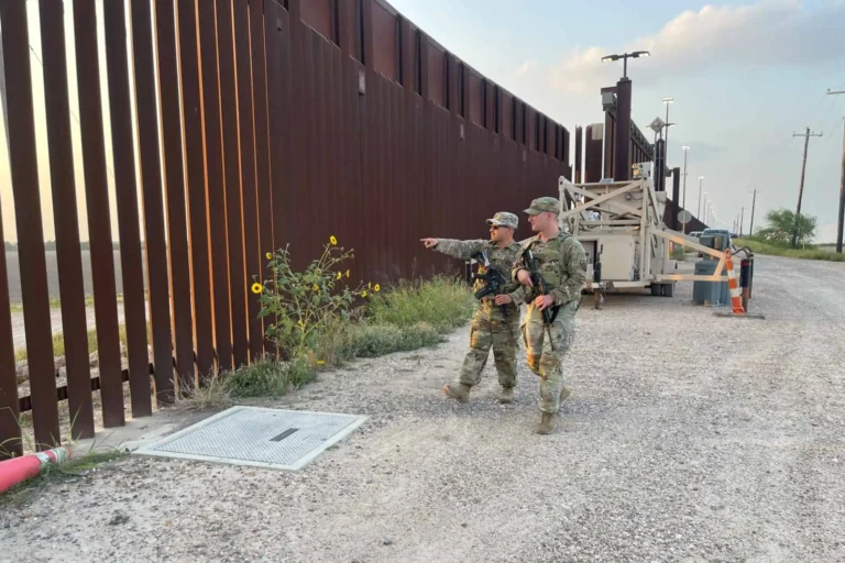Trump dice que ya no necesita fondos para el muro
