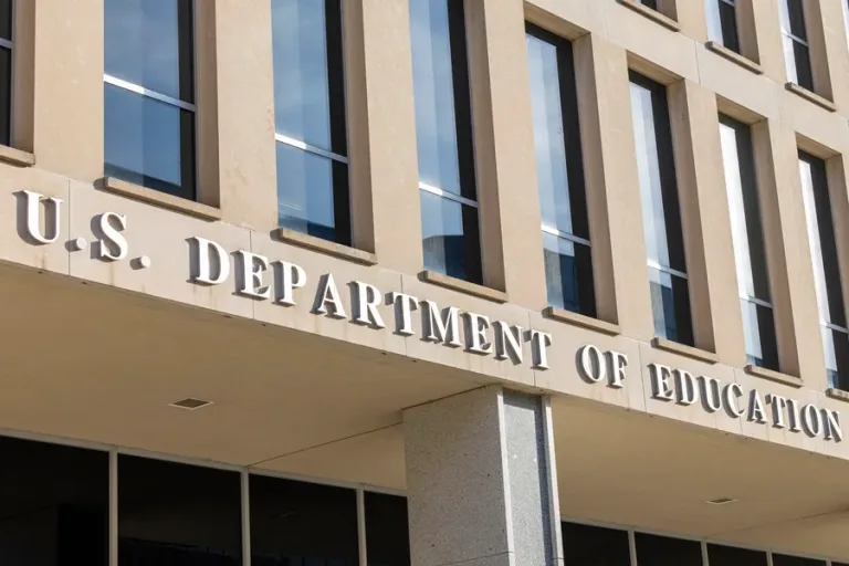 ¿Corte le da luz verde a Trump para recortes masivos en Educación?