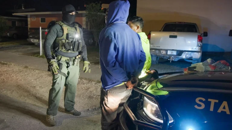 Trump evalúa perdonar a estos migrantes de la deportación
