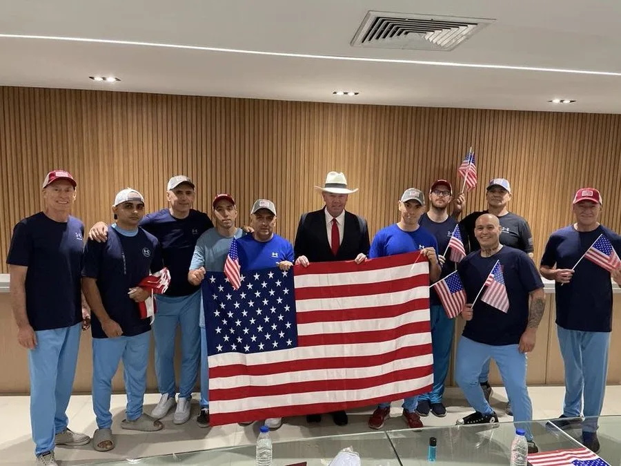 Venezuela y El Salvador intercambian presos: Liberan a 10 estadounideses