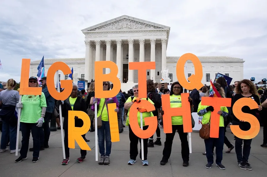 Virginia autoriza la terapia de conversión para menores