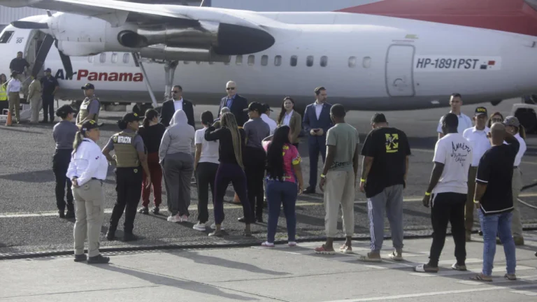 ¿Por qué EE.UU. está deportando migrantes a África?