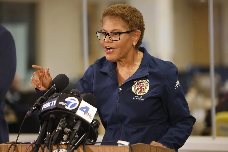 Los Ángeles refuerza defensa de migrantes ante redadas: Así lo hará