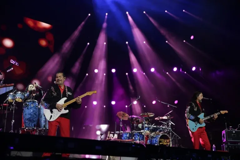 Los Bukis dedican su estrella de Hollywood a los inmigrantes