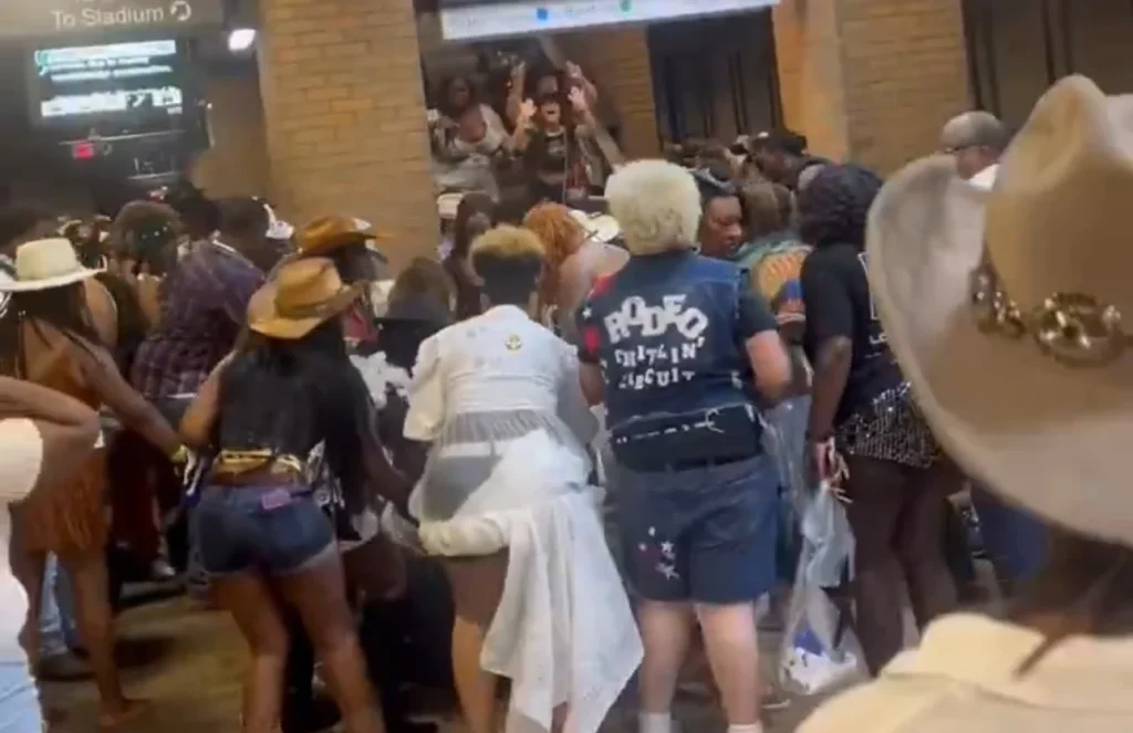 Estampida en concierto de Beyoncé por culpa de una cucaracha