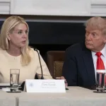 EE.UU. despide a fiscales clave en casos contra Trump: más de 20 funcionarios fuera del Departamento de Justicia