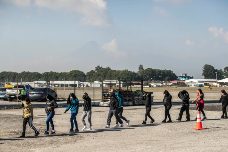 ICE detiene a miles, pero deporta a pocos: estas son las razones