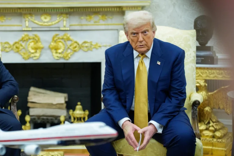 Demandan a Trump por quitar fondos a programas contra desastres naturales