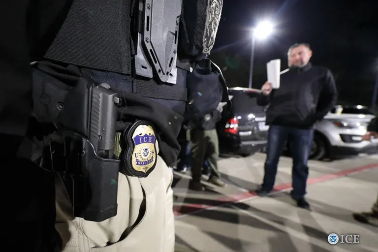 ICE lanza megaoperativo en Texas: Arresta a 200 migrantes