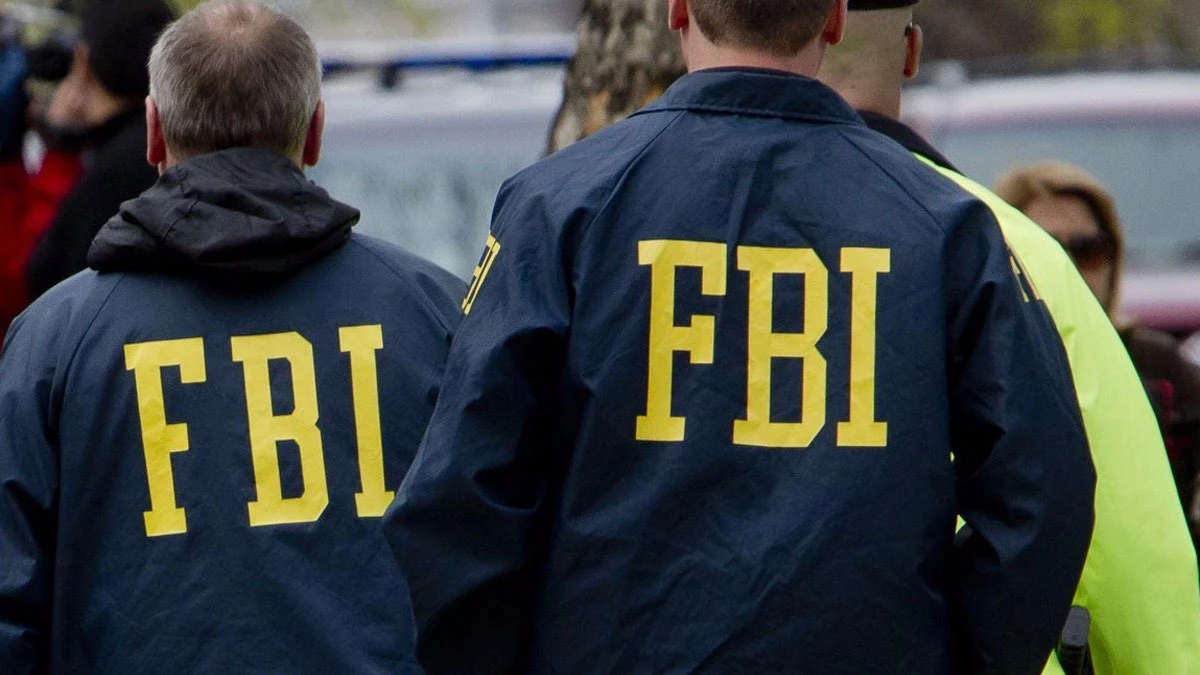 investigan a los exjefes del FBI y la CIA