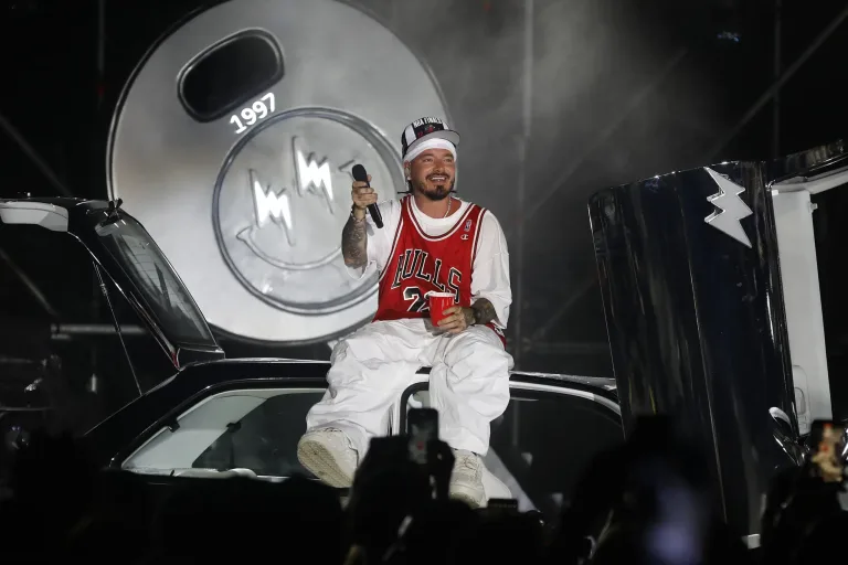 J Balvin sorprende con ‘Mixteip’: diez canciones de reguetón clásico