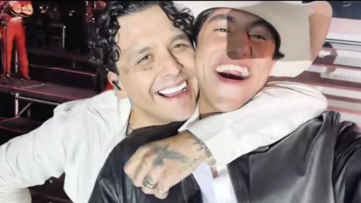 Christian Nodal causa polémica tras presentarse borracho en concierto