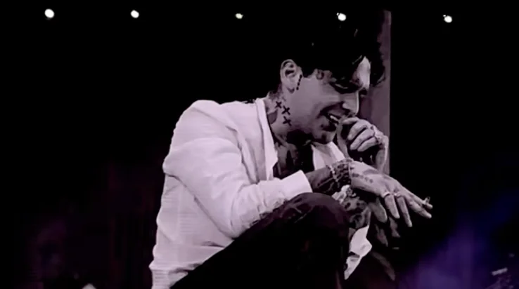 Christian Nodal causa polémica tras presentarse borracho en concierto
