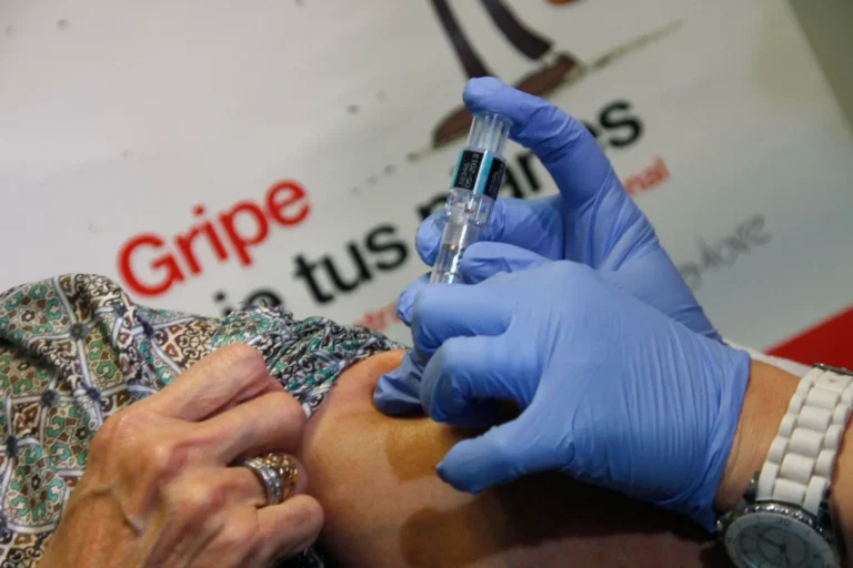 Ahora personas de 50 años podrán acceder a vacunas VRS: Estos son los requisitos