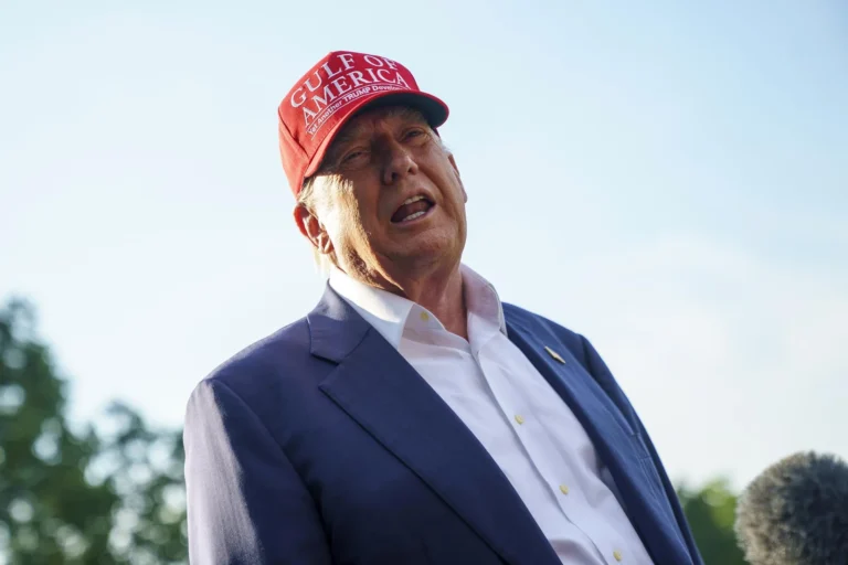 Trump se burla de migrantes en Alligator Alcatraz