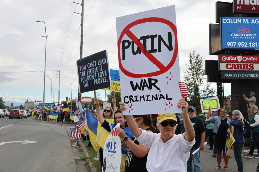 Anchorage protesta en rechazo a la visita de Putin