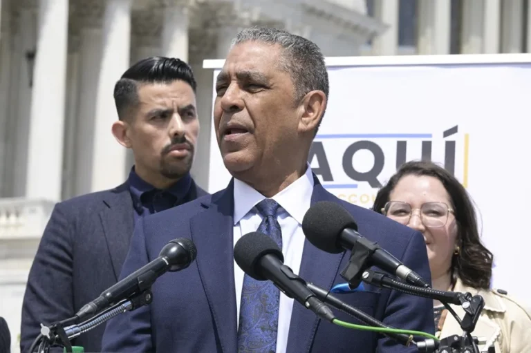 Así impidieron que tres congresistas vean a migrantes detenidos