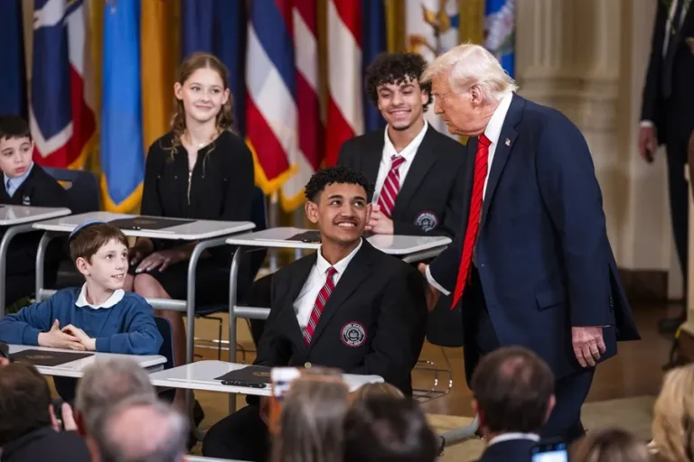 ¿Qué datos raciales de estudiantes pedirá Trump a las universidades?