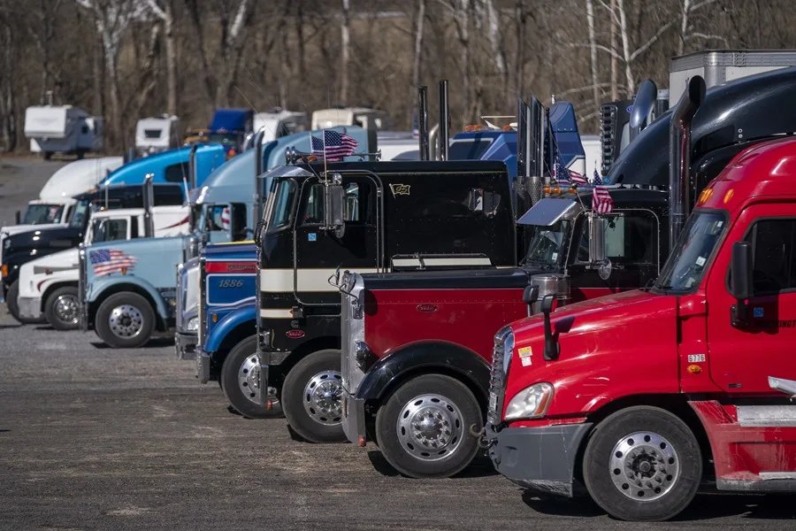 EE.UU. frena visas para camioneros