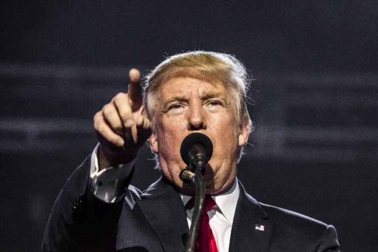 EN PORTADA TRUMP REESCRIBE LA HISTORIA (1)