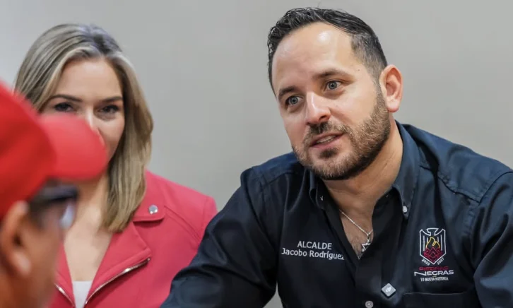 Jacobo Rodríguez, alcalde de Piedras Negras, estalla contra una reportera