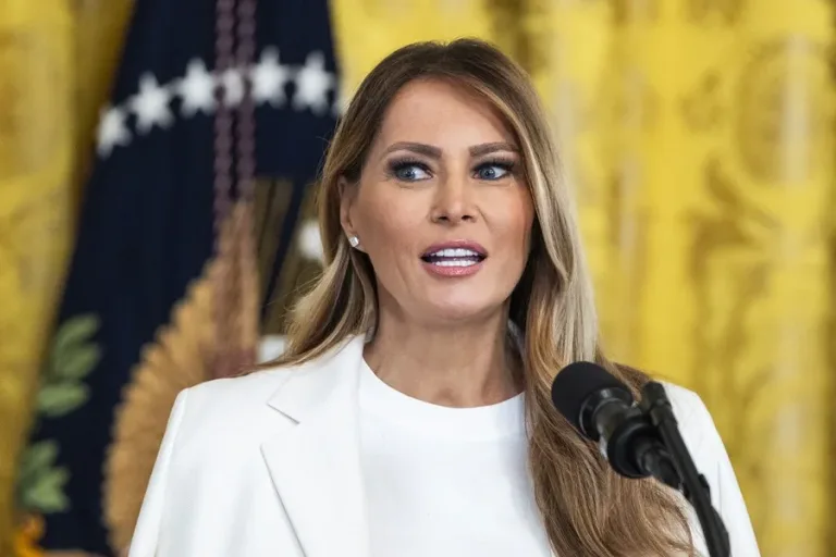 Melania Trump recibe pedido desesperado