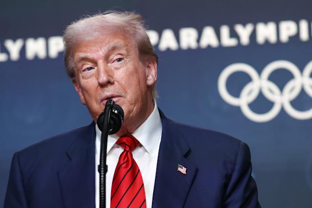 Miles protestan por el nuevo mapa electoral de Trump