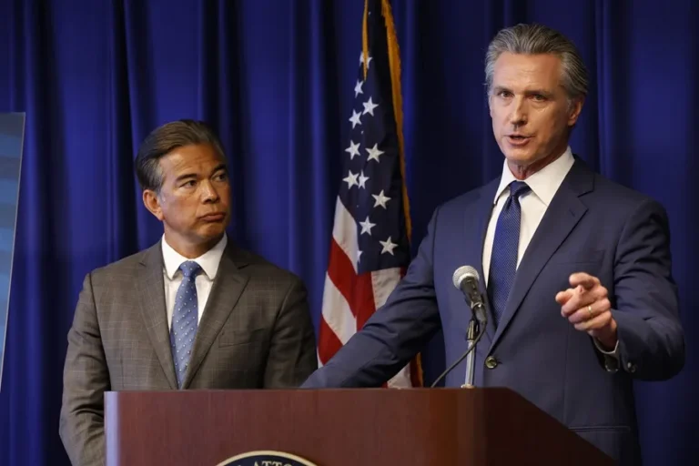 Newsom llama “ejército privado de Trump”