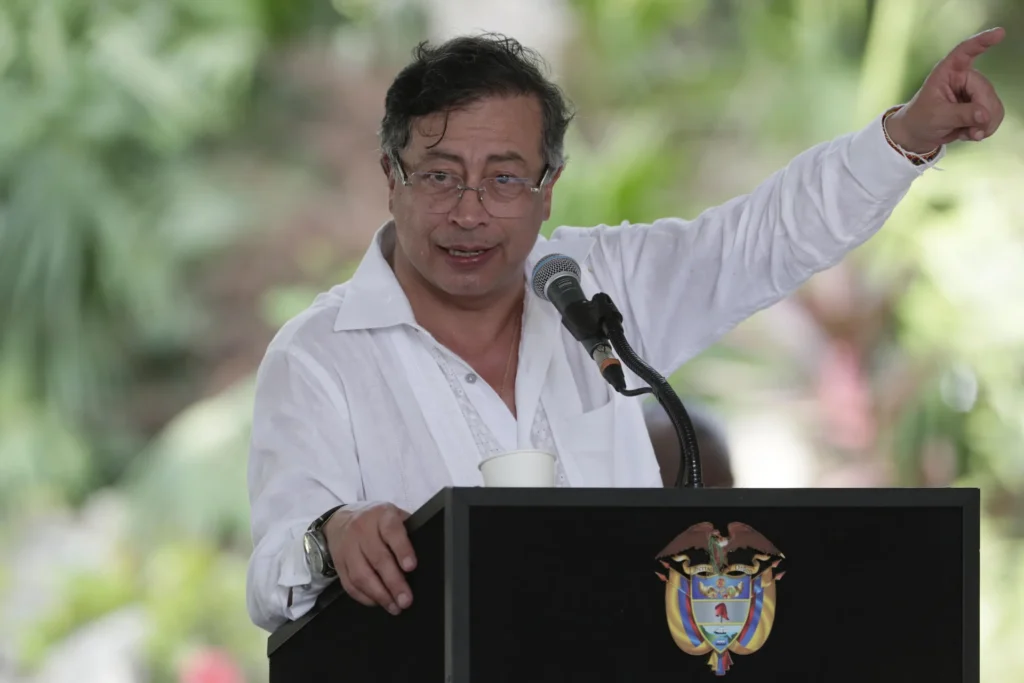 Petro acusa a Perú de invadir territorio colombiano