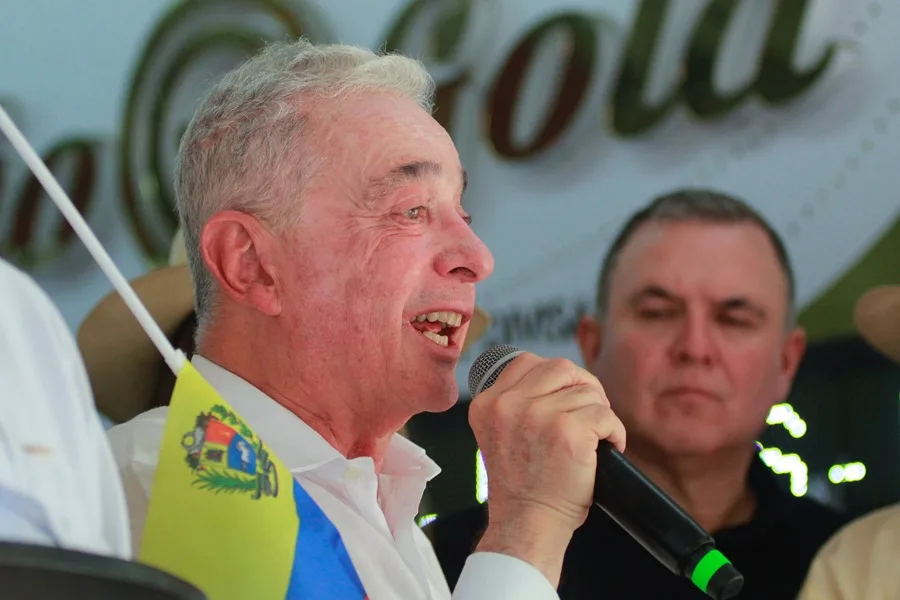 Por qué liberan al expresidente Álvaro Uribe