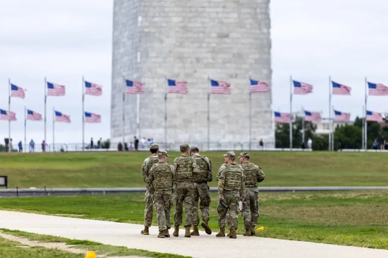 Protesta anti-Trump: así amaneció Washington pintada