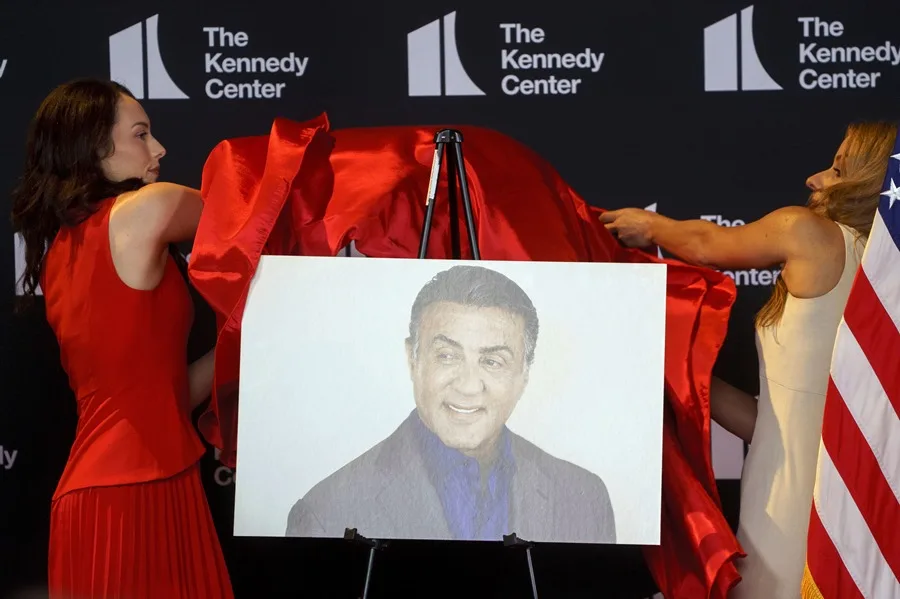 Trump otorga los Premios del Centro Kennedy a Stallone, Kiss y Gloria Gaynor