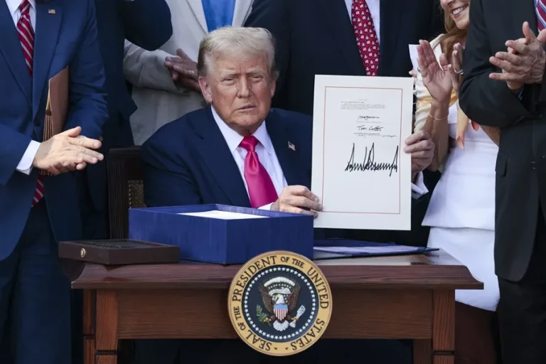 Trump quiere renombrar su ley fiscal