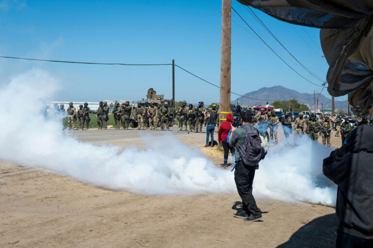 Veterano hispano demanda a ICE