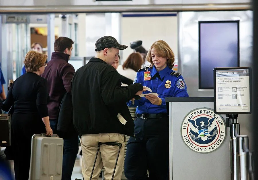 ¿Cuántas veces puedo entrar a EE.UU. con visa B1/B2 en 2025?